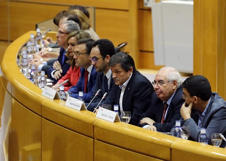 Fernández fracasa en su intento de cambiar el 'no' de Iceta a Rajoy