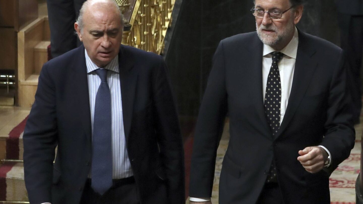Jorge Fernández Díaz y Mariano Rajoy, en el Congreso.