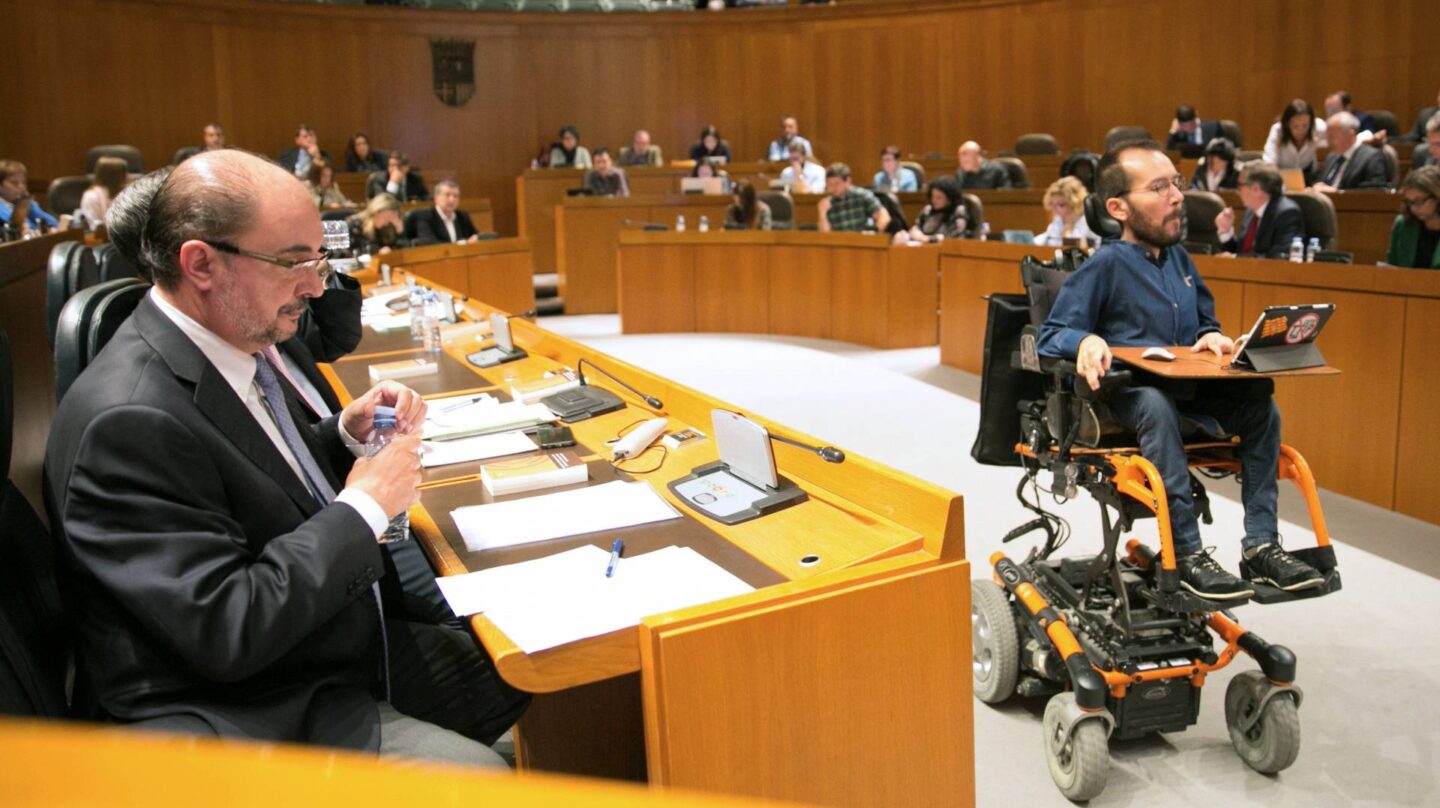 Pablo Echenique y Javier Lambán en el Parlamento aragonés.