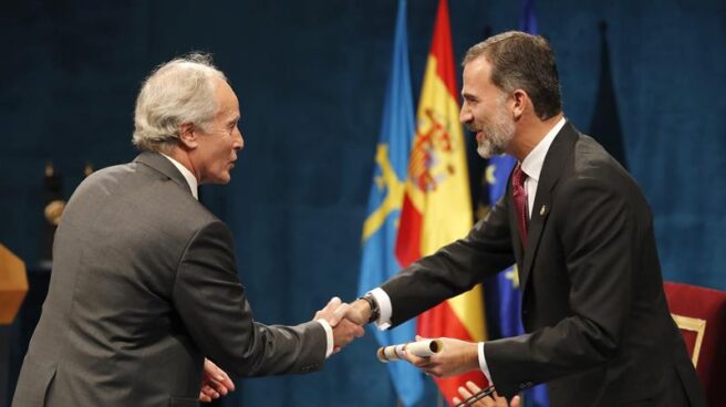El Rey Felipe entrega al escritor Richard Ford el premio Princesa de Asturias de las Artes. El Rey Felipe entrega al escritor Richard Ford el premio Princesa de Asturias de las Artes.