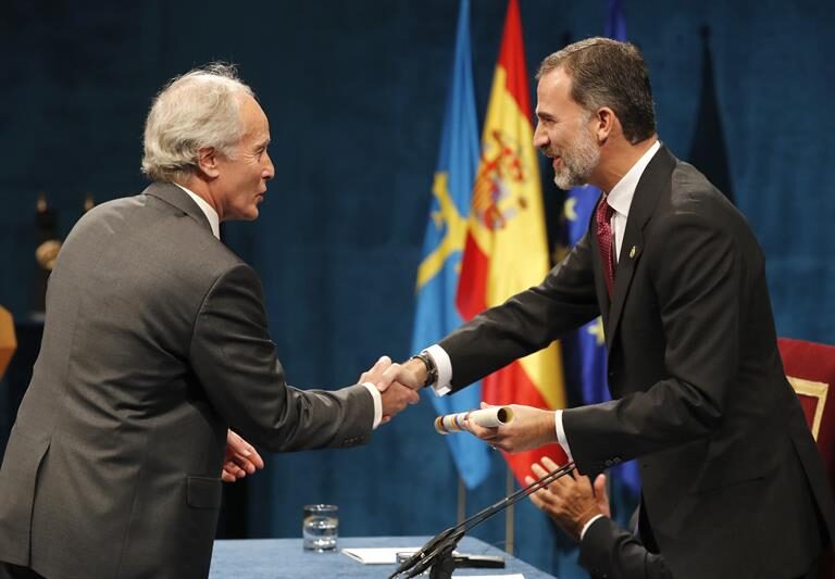 El Rey llama a "una España alejada del pesimismo" tras un año de interinidad