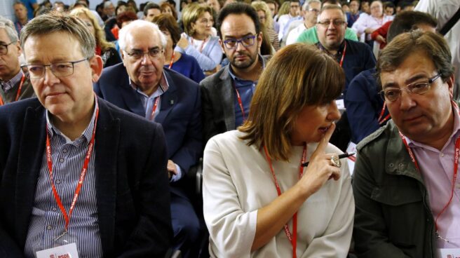 Armengol, entre Ximo Puig y Fernández Vara en el Comité Federal del PSOE. Armengol, entre Ximo Puig y Fernández Vara en el Comité Federal del PSOE.