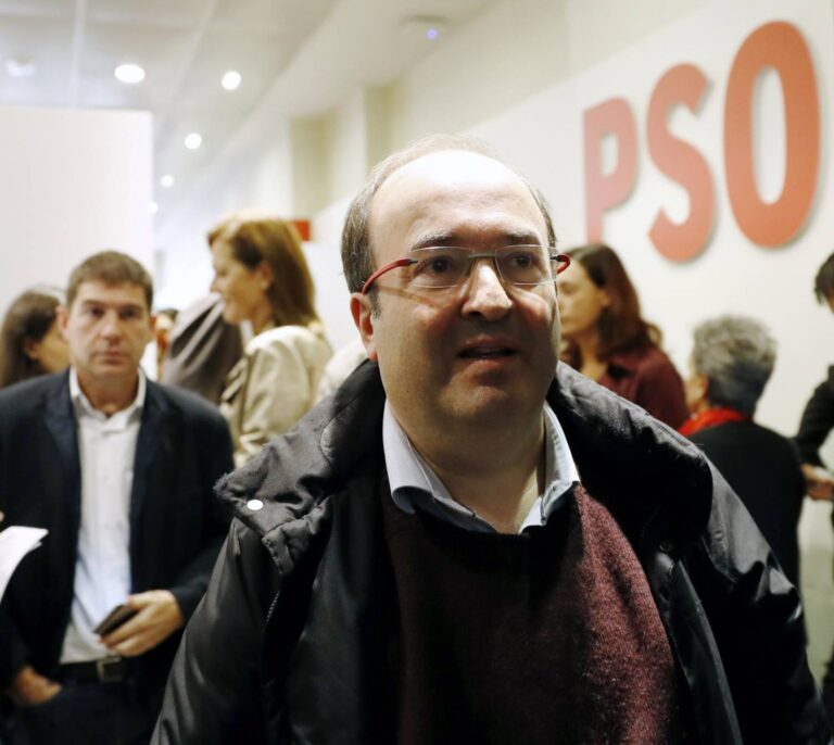 El PSC elimina la 'vía canadiense' y apuesta por un pacto electoral con Colau