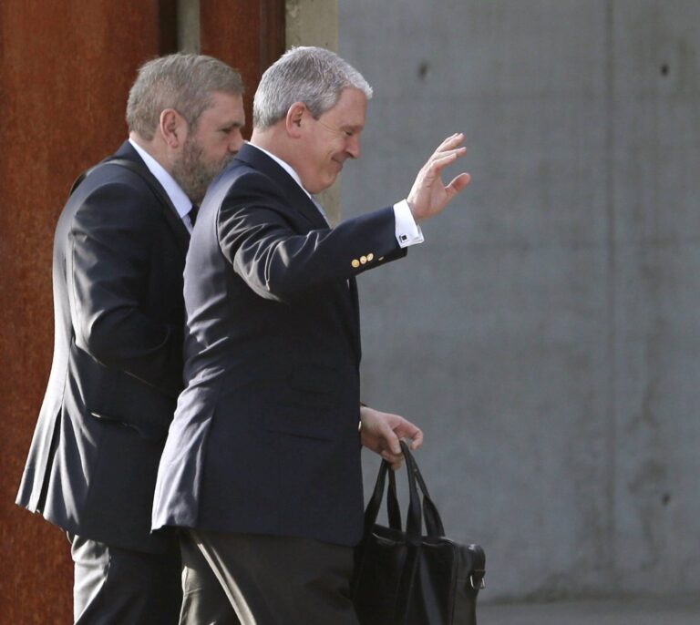 Crespo exige ver los originales de los documentos por los que le pregunta la fiscal