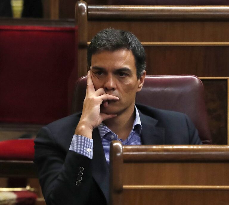 Sánchez vs. Rajoy: moción de censura en un minuto