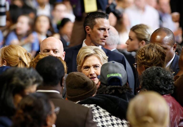 El FBI investigará nuevos correos de Clinton