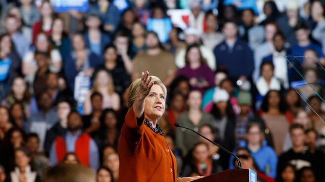 Hillary Clinton saluda a los asistentes al mitin en Carolina del Norte. Hillary Clinton en un mitin reciente en Carolina del Norte.