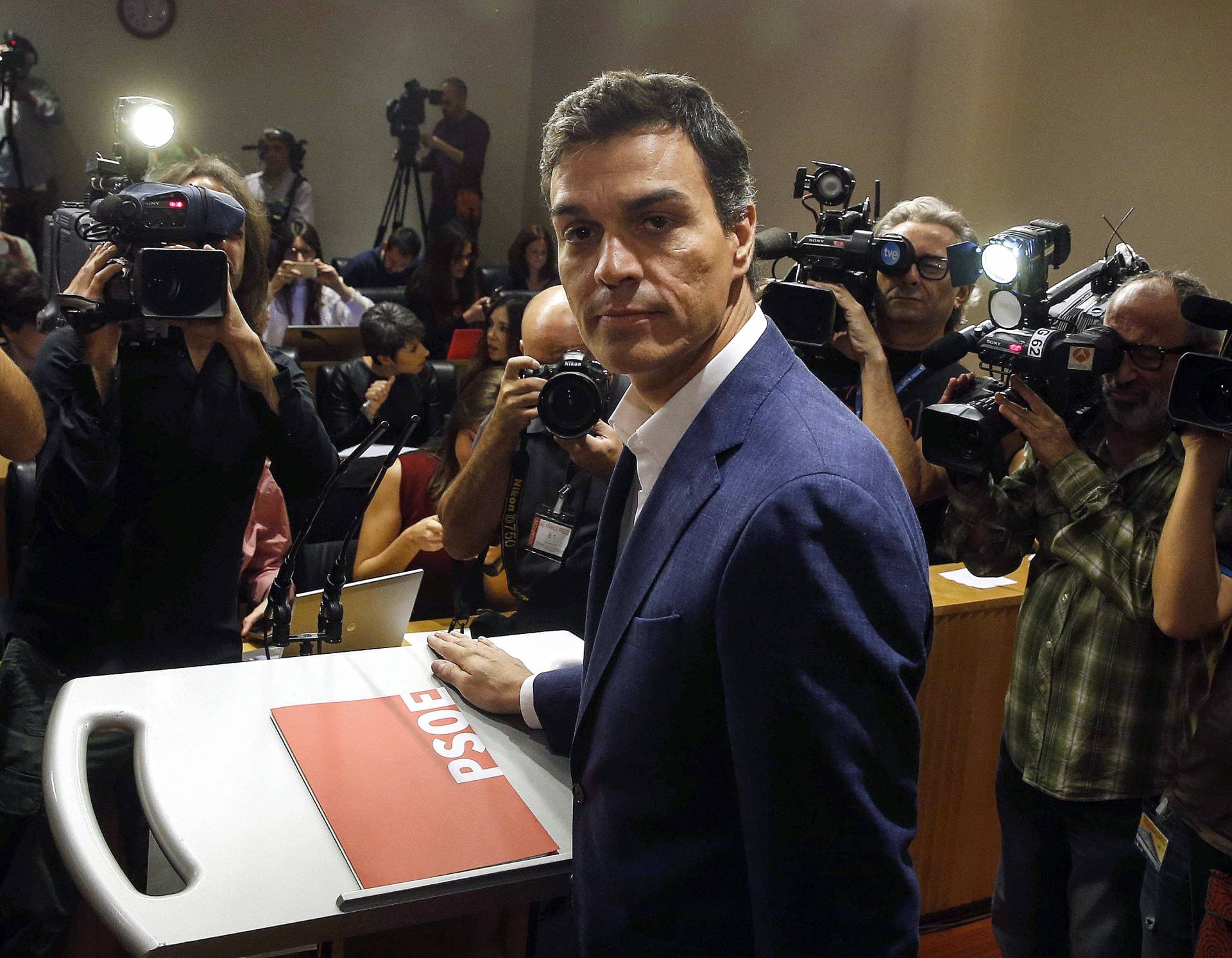 Pedro Sánchez anuncia que deja el escaño.