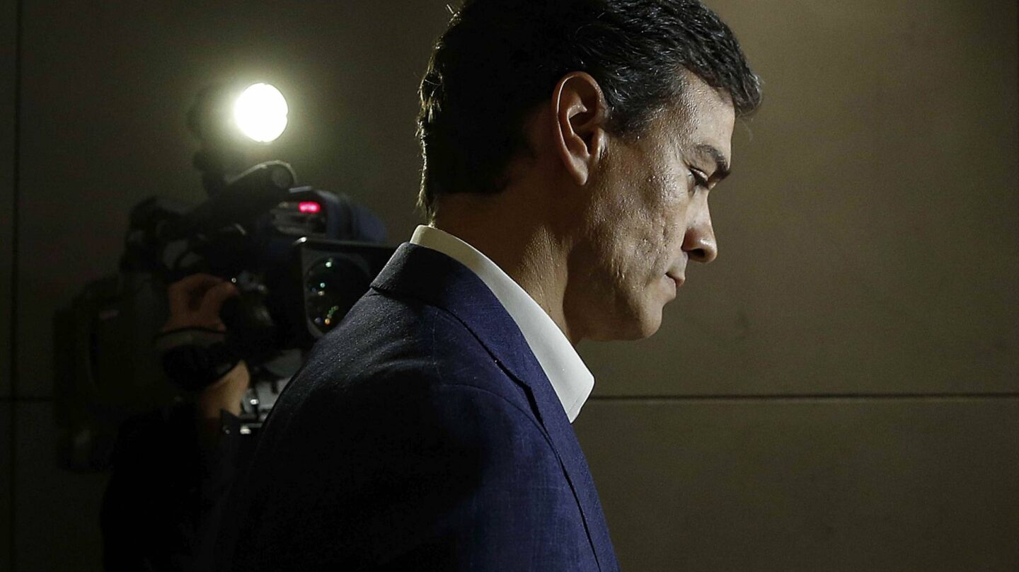 Pedro Sánchez renuncia a su acta de diputado.