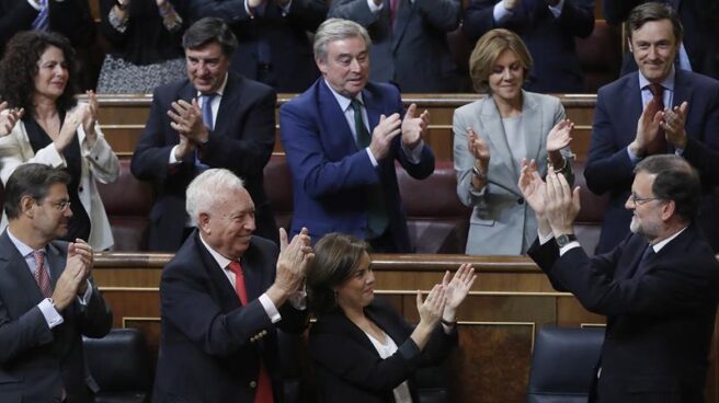 Rajoy, ya investido, endurece su discurso para advertir que no "traicionará" su proyecto