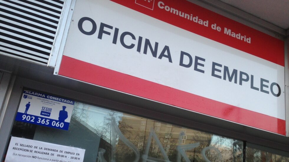 Fachada de una oficina del empleo.