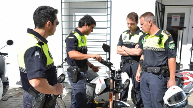 Detienen a un hombre por embestir a un policía y huir con tabaco de contrabando