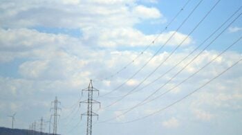La incertidumbre por el plan de retribución de las redes golpea a las eléctricas en bolsa
