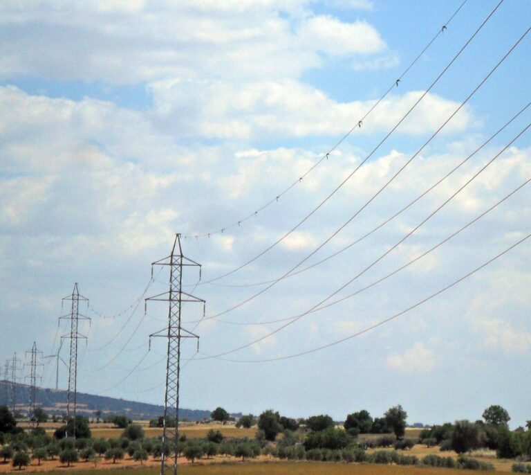 La incertidumbre por el plan de retribución de las redes golpea a las eléctricas en bolsa