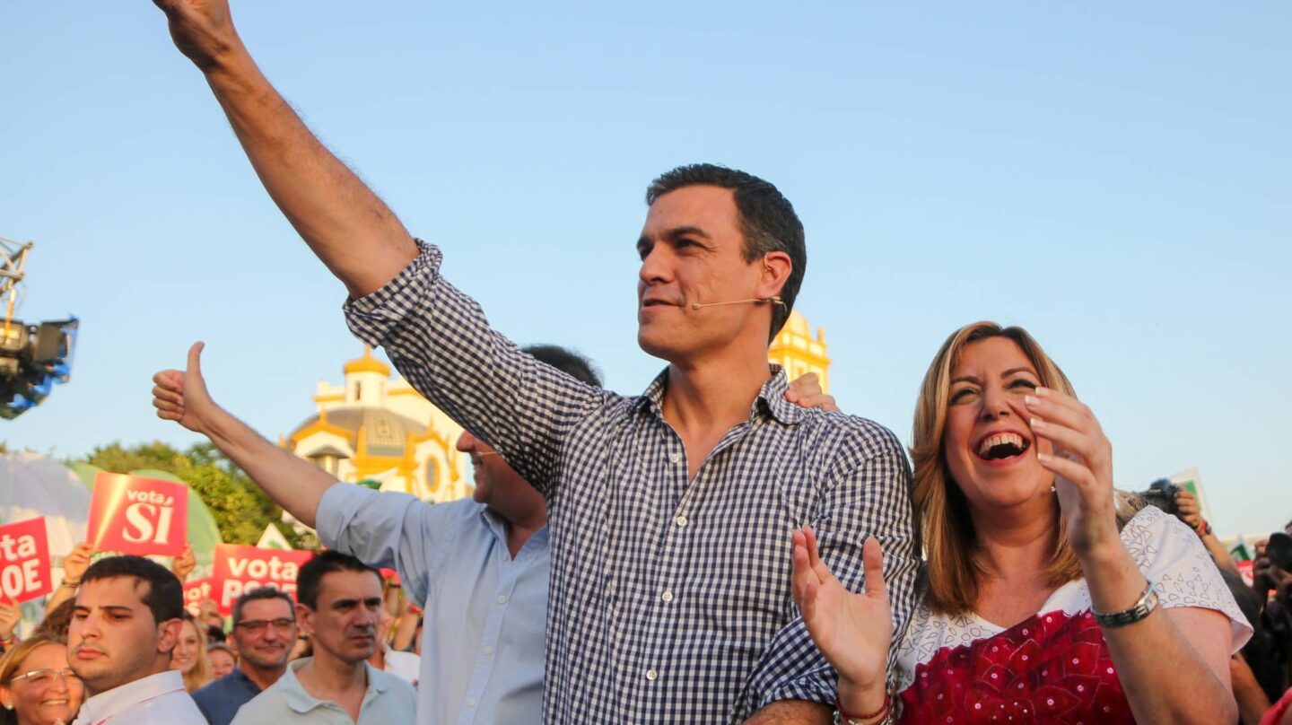 Pedro Sánchez y Susana Díaz, en el cierre de campaña en Sevilla en junio pasado.