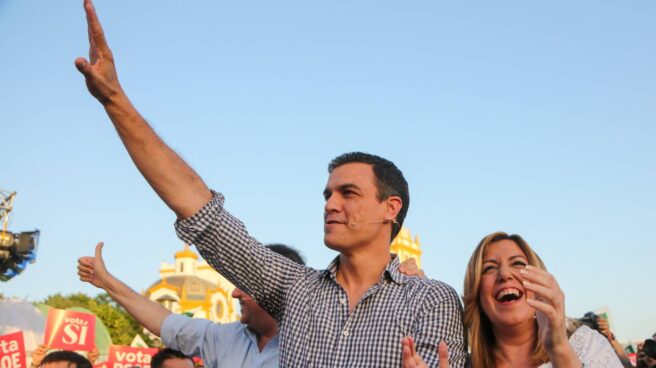 Pedro Sánchez y Susana Díaz, en el cierre de campaña en Sevilla en junio pasado.