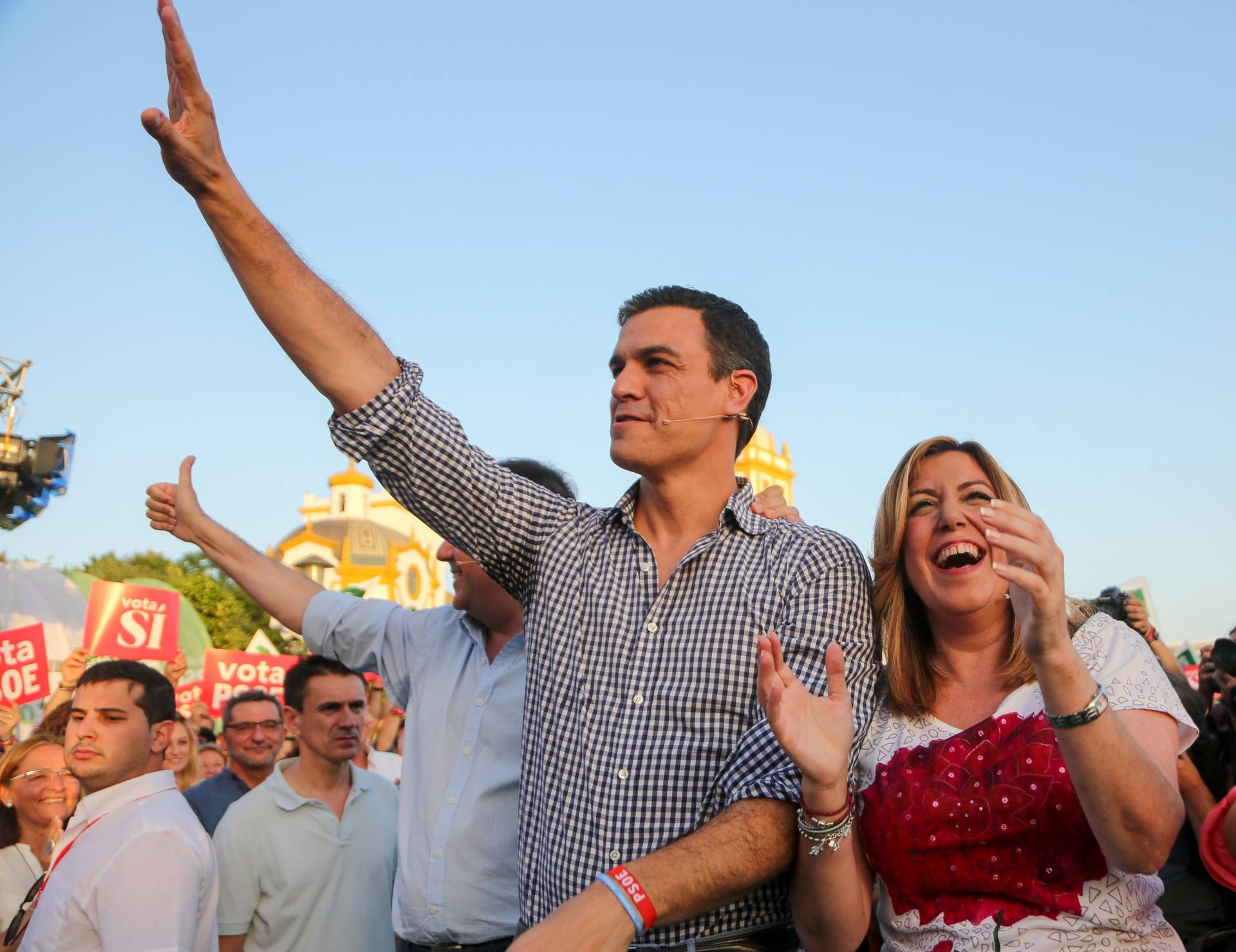 Pedro Sánchez y Susana Díaz, en el cierre de campaña en Sevilla en junio pasado.