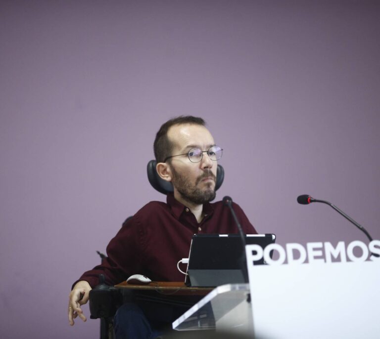 Echenique da "toda la legitimidad del mundo" a Puigdemont en su "hoja de ruta unilateral"