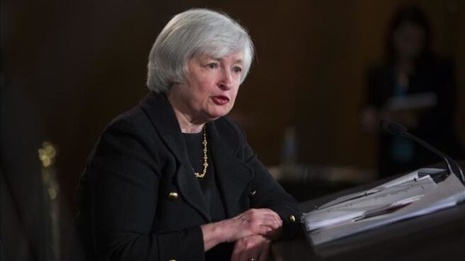 Yellen avisa de que se aproximan nuevas alzas de tipos y añade presión a la deuda