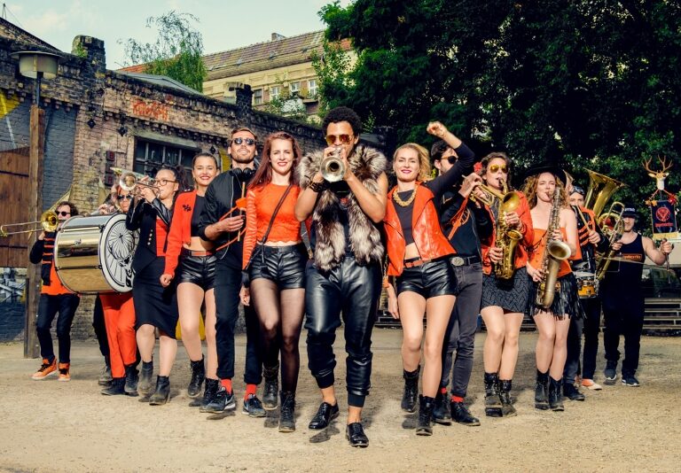 Por qué Jägermeister está de moda y Anís del Mono no