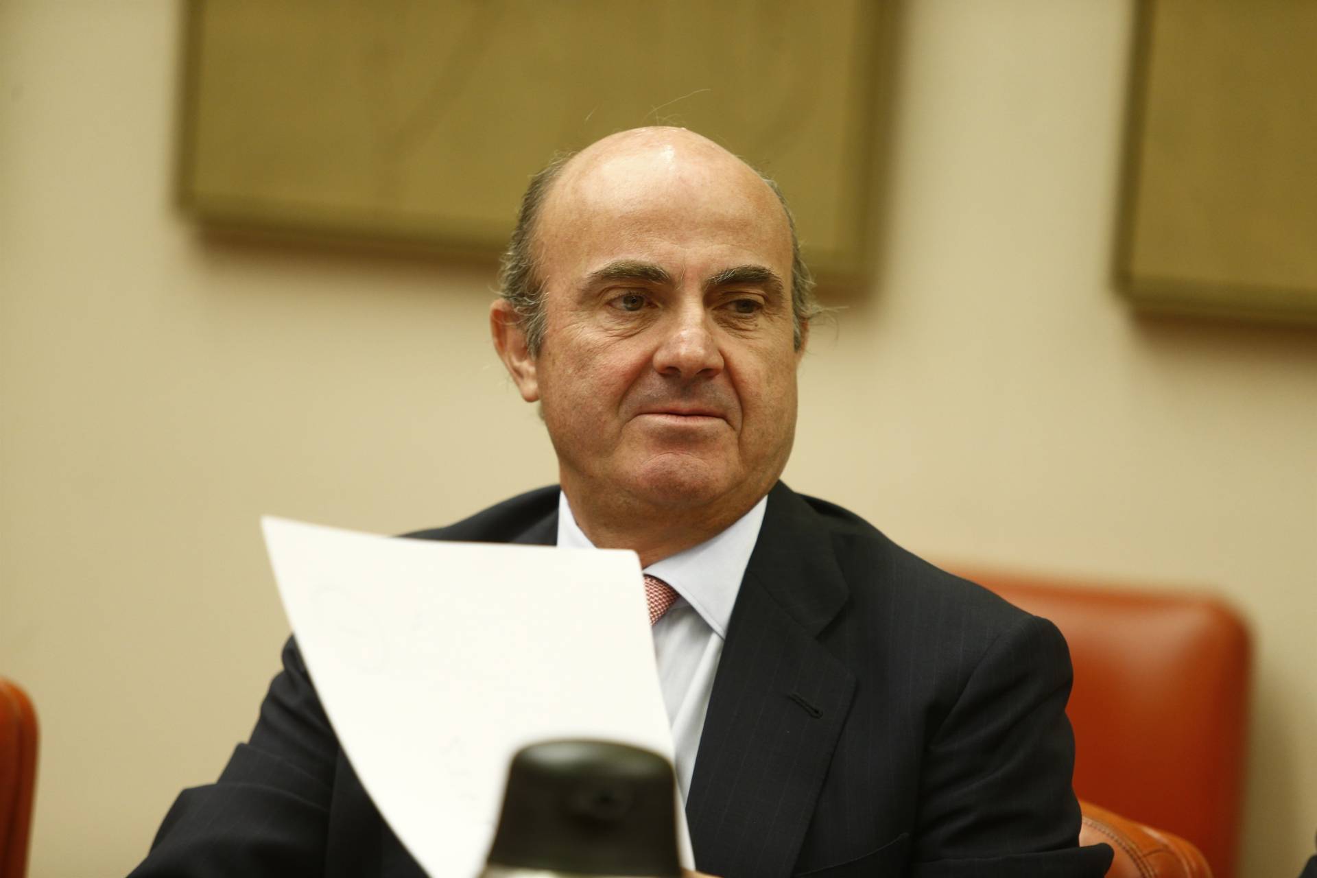 De Guindos quiere que se analice el papel del Gobierno de Zapatero en la crisis