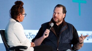 Un email filtrado niega el interés de Salesforce por comprar Twitter