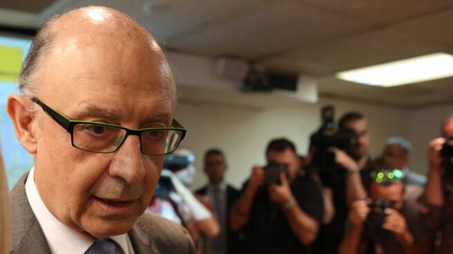 Bruselas, molesta con el 'parche' de Montoro para elevar los ingresos por Sociedades