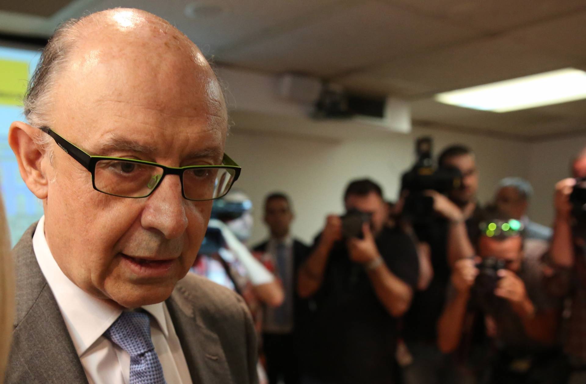 Bruselas, molesta con el 'parche' de Montoro para elevar los ingresos por Sociedades