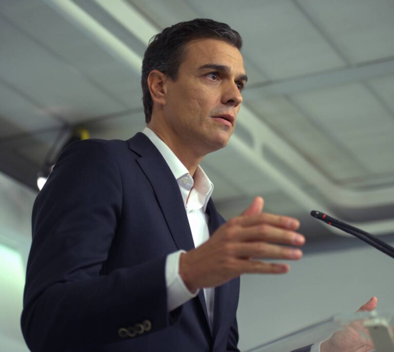 Pedro Sánchez anuncia en Twitter que votará 'No' a Mariano Rajoy mañana