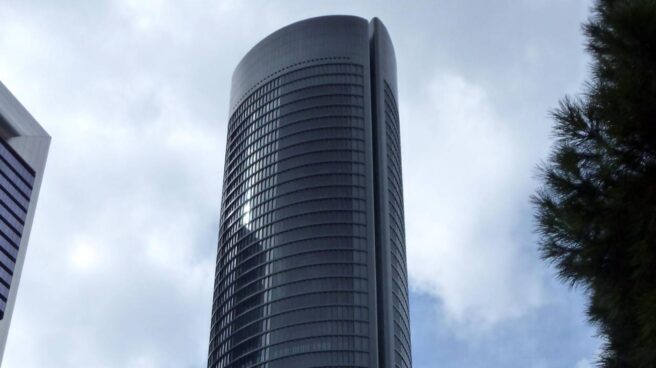 Torre de PwC en Madrid: la auditora ha sido multada con 200.000 euros y Deloitte con un millón.