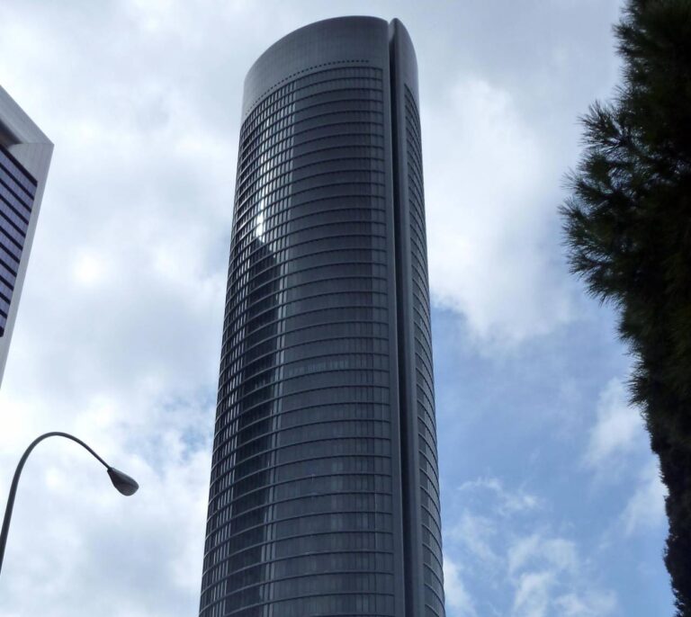 La CNMC multa con 6,4 millones a Deloitte, Pwc y a otras consultoras por manipulación en licitaciones