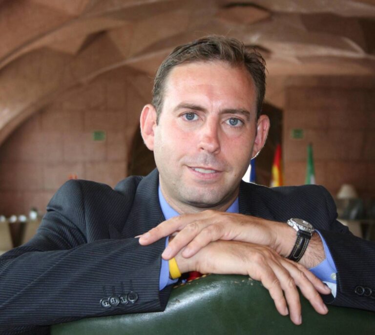 El alcalde de Jun dimite para incorporarse al gabinete de Pedro Sánchez en Moncloa