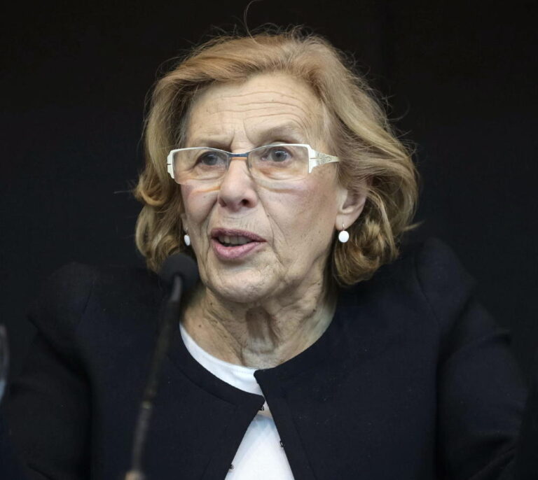 Carmena no acudirá a la apertura de ARCO en protesta por la retirada de la obra 'Presos políticos'