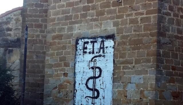 Una pintada reivindicativa de la banda terrorista ETA. Una pintada reivindicativa de la banda terrorista ETA.