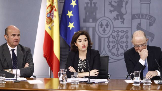 Los ministros de Economía, Luis de Guindos, y de Hacienda, Cristóbal Montoro, en rueda de prensa Los ministros de Economía, Luis de Guindos, y de Hacienda, Cristóbal Montoro, en rueda de prensa