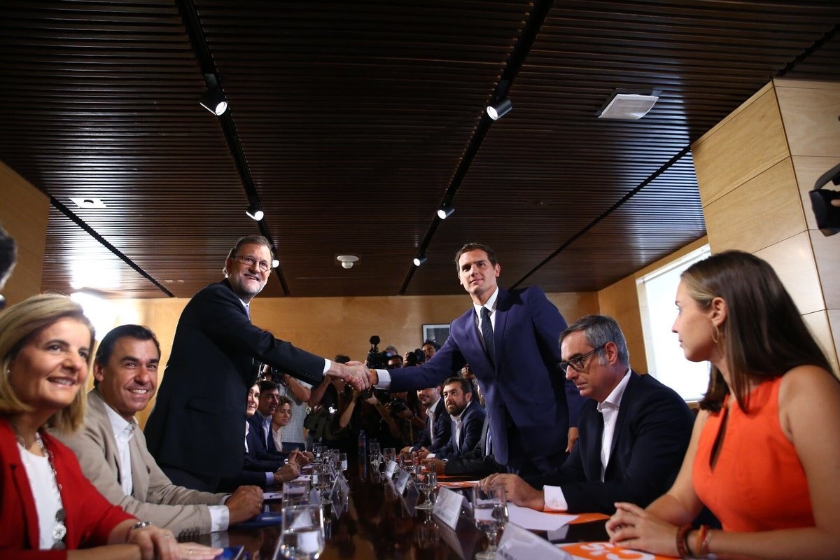 Ciudadanos niega cien días de gracia a Rajoy y pide una reforma exprés de la Constitución