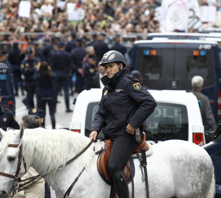 'Rodea el Congreso', contra un "régimen del 78" del que sólo salva a Podemos