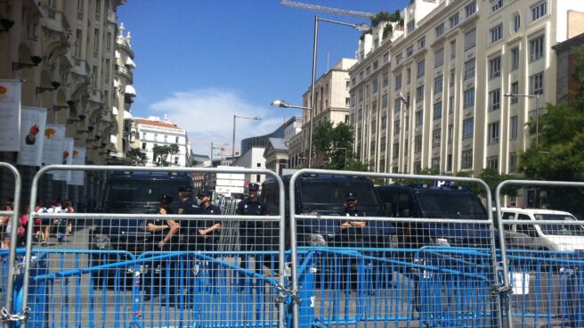 rodea_el_congreso Una imagen del dispositivo policial preparado para una manifestación de 'Rodea el Congreso'.