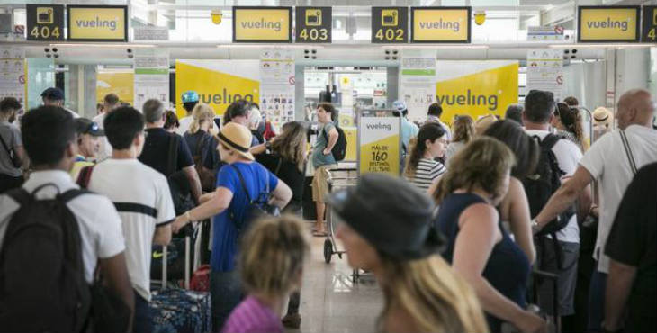 Vueling acapara la mitad de las quejas a aerolíneas