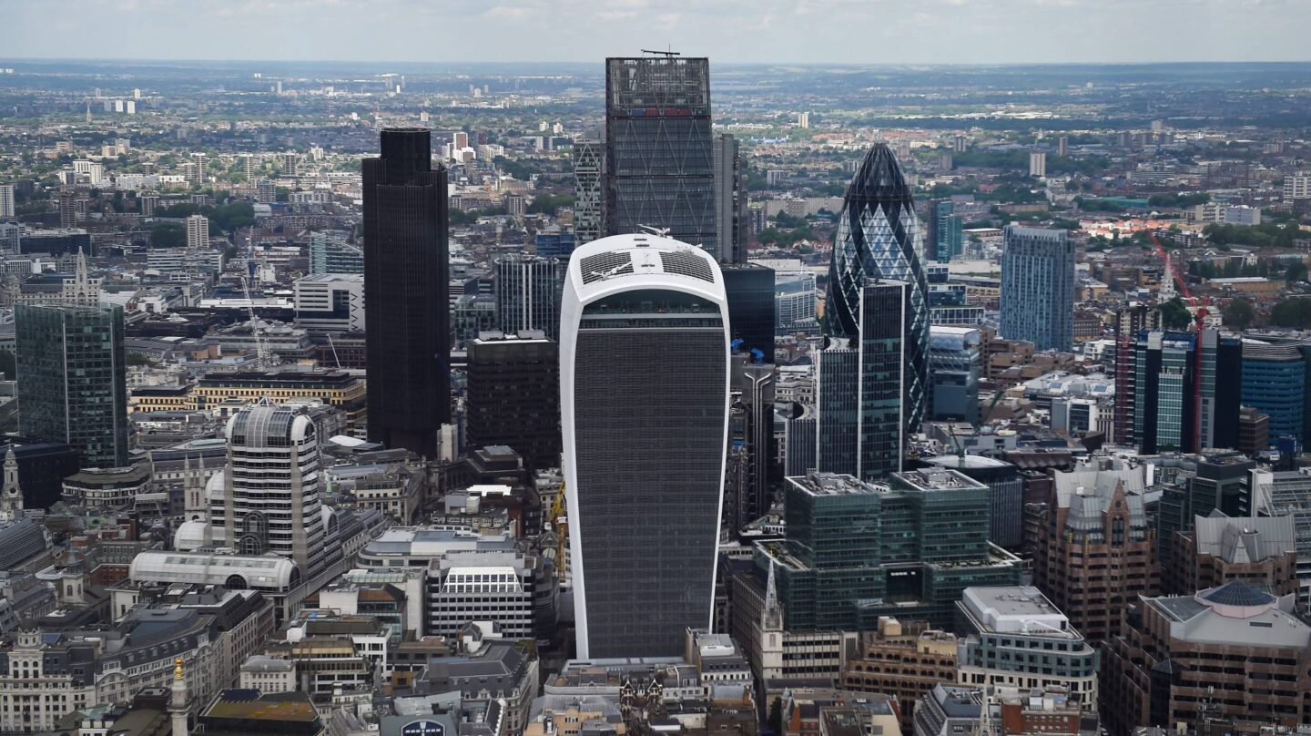 Panorámica de la City de Londres, donde crece la tensión por el Brexit.