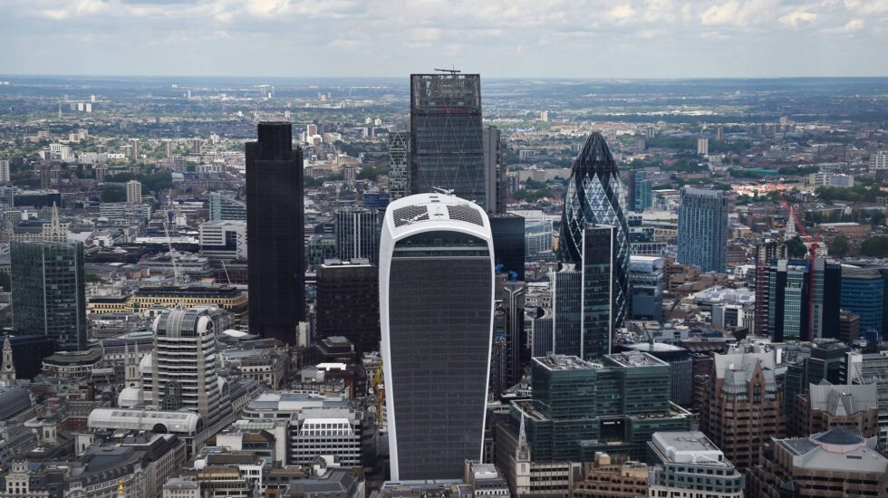 Panorámica de la City de Londres, donde crece la tensión por el Brexit.