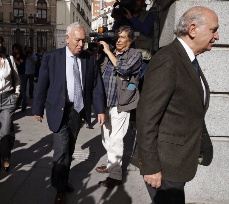 Rajoy liquidó el G-8 citando en persona a Margallo y Fernández Díaz