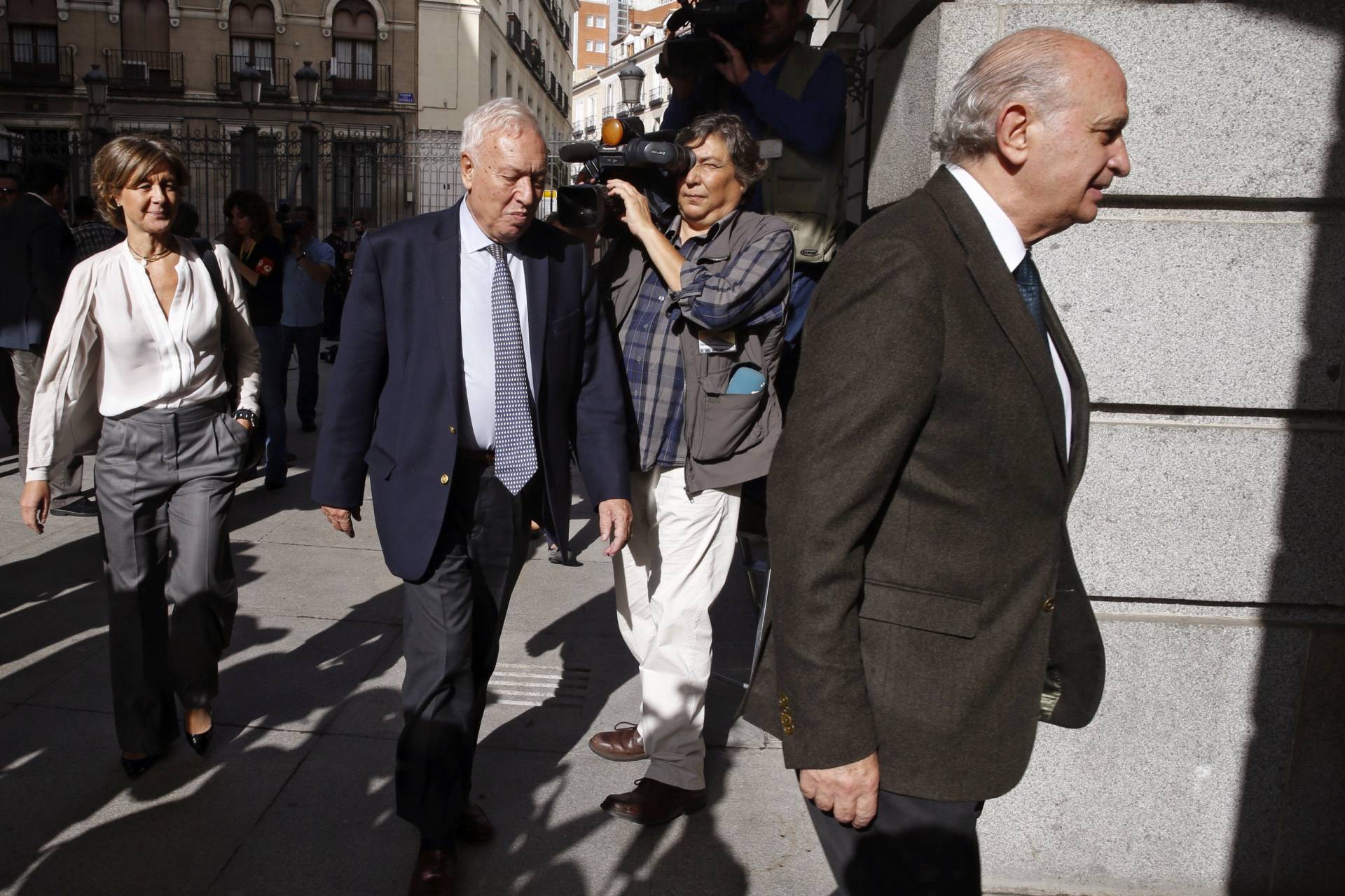 Rajoy liquidó el G-8 citando en persona a Margallo y Fernández Díaz