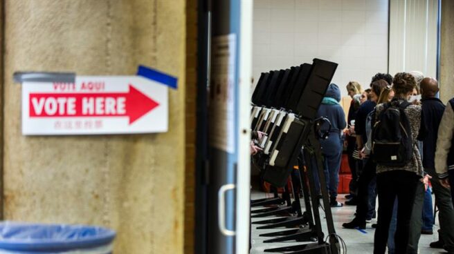 Votantes en Washington DC acuden a las urnas por anticipado.