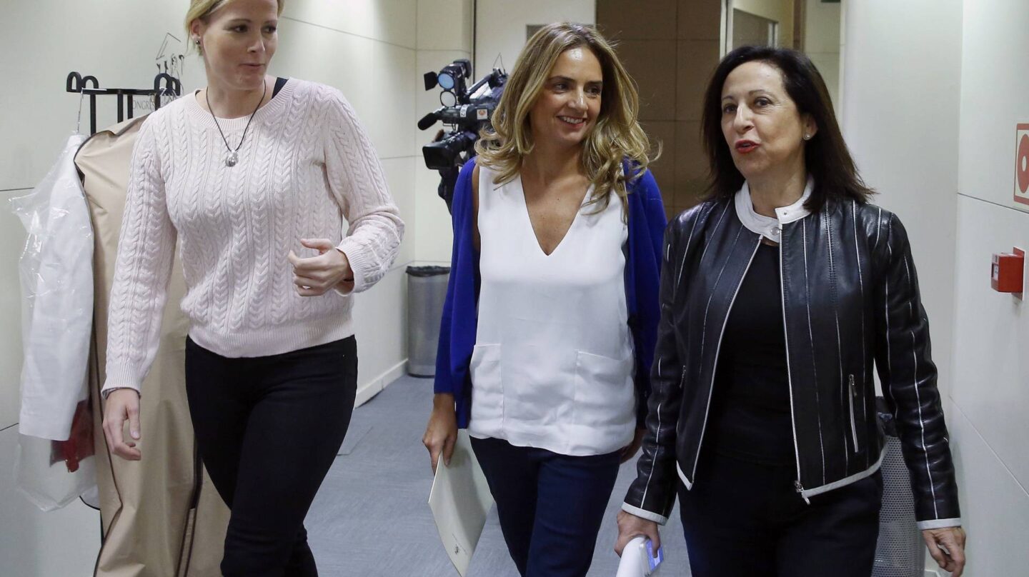 Zaida Cantera, Susana Sumelzo y Margarita Robles, en el Congreso de los Diputados.