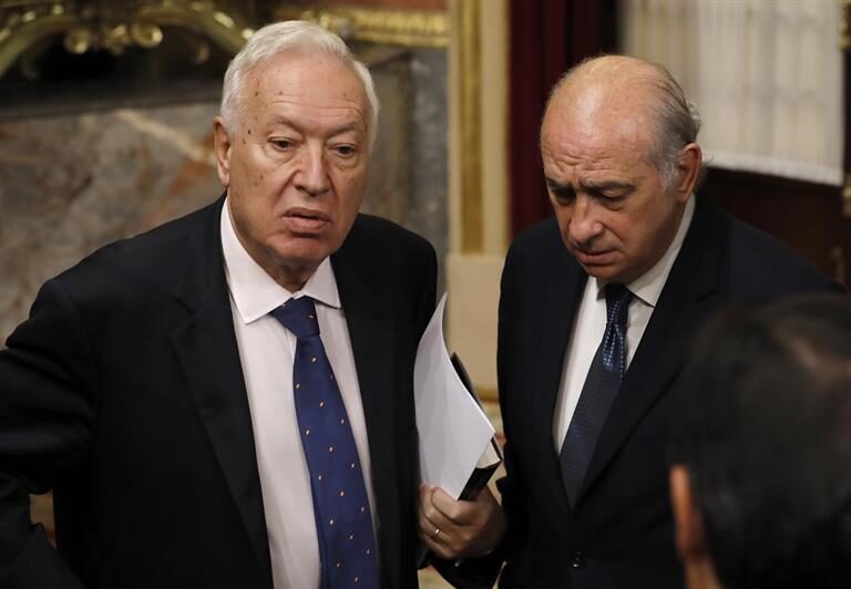 El coste del veto del PSOE a Fernández Díaz: el ex ministro dejará de ganar 17.175 € al año
