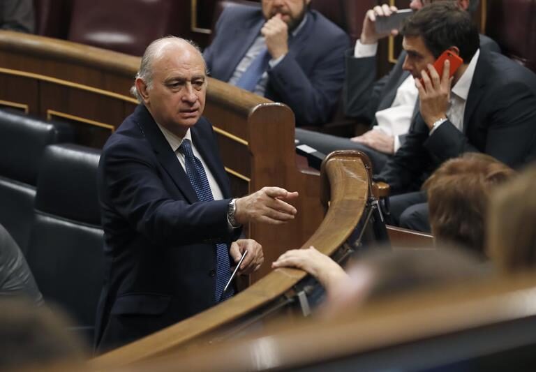 El Grupo Popular "rescata" a Fernández Díaz para la comisión de Peticiones