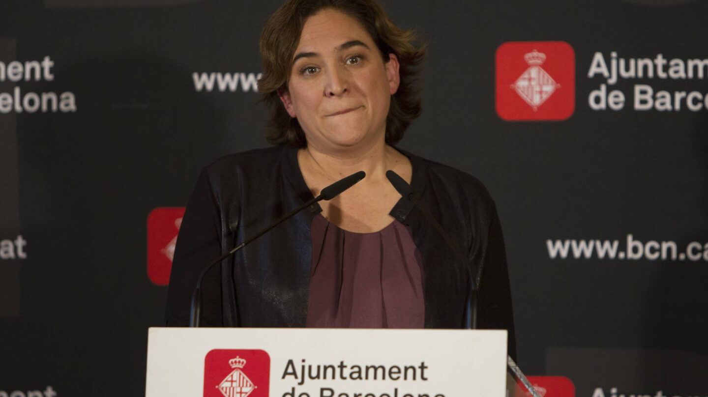 La alcaldesa de Barcelona, Ada Colau, este miércoles en el Ayuntamiento de Barcelona.