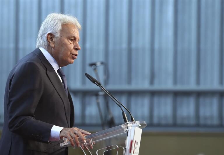 Felipe González duda de que Sánchez pueda hablar "más de media hora" sobre España