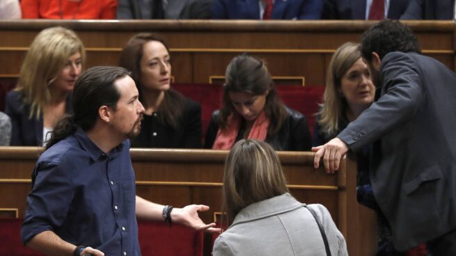 Pablo Iglesias antes del inicio de la Sesión Solemne de Apertura de la XII Legislatura